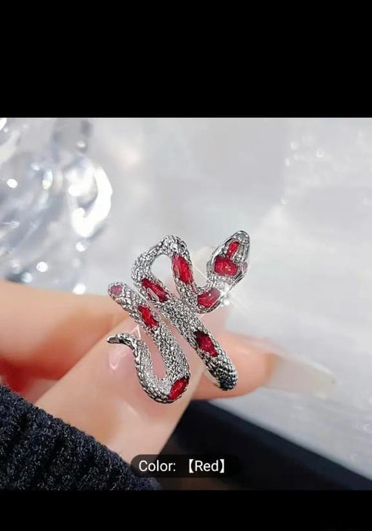 Snake face ladies ring